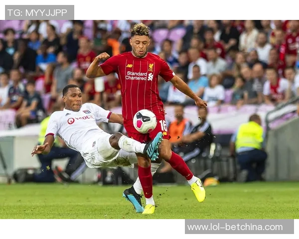 友谊赛精彩回顾：里昂完胜本菲卡补时进球点燃全场激情